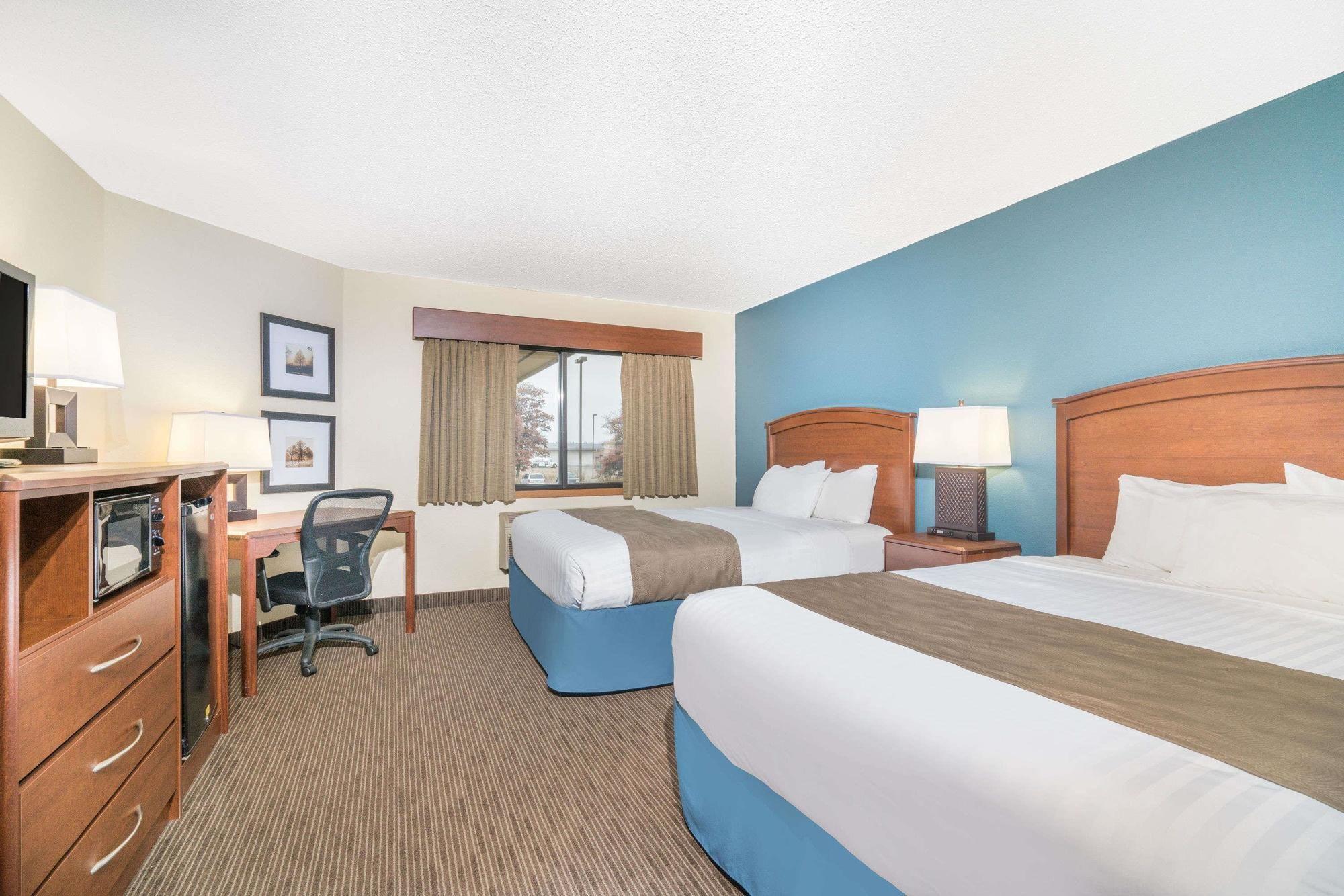 Days Inn & Suites By Wyndham Baxter Brainerd Area Extérieur photo