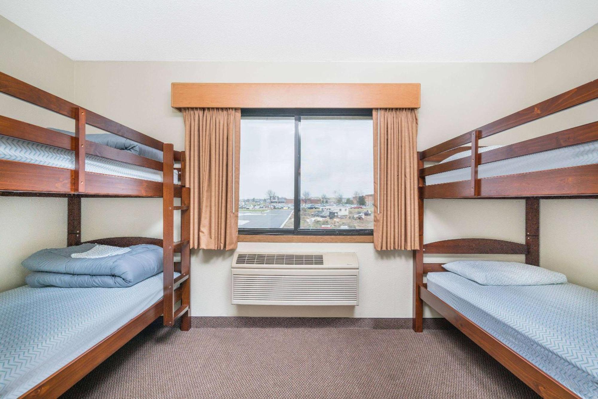 Days Inn & Suites By Wyndham Baxter Brainerd Area Extérieur photo